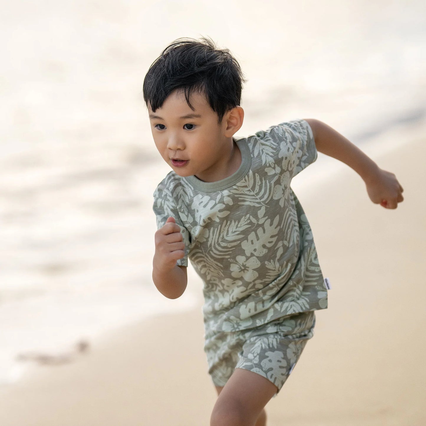 2-Piece Tropical Leaves T-Shirt and Shorts Set
