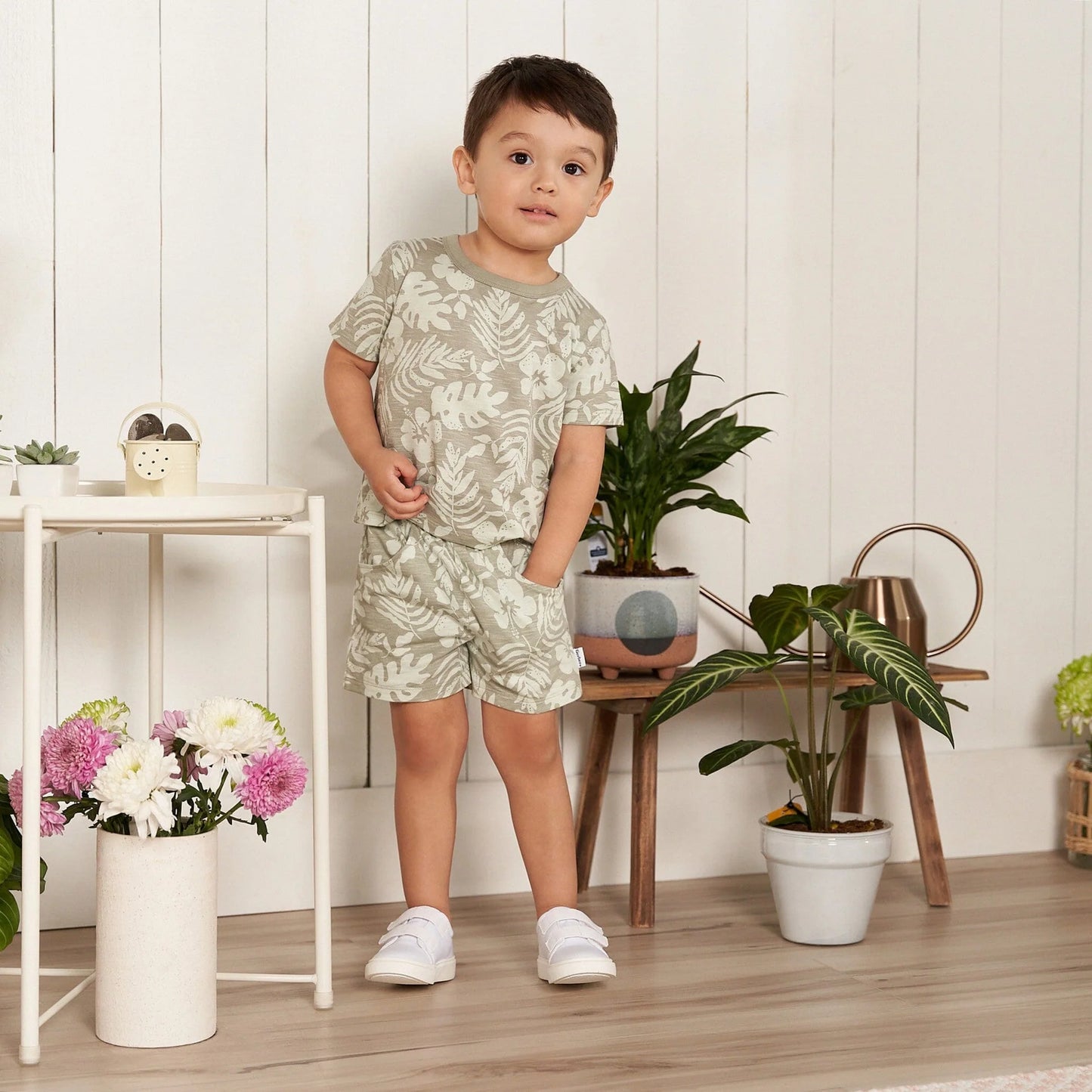 2-Piece Tropical Leaves T-Shirt and Shorts Set